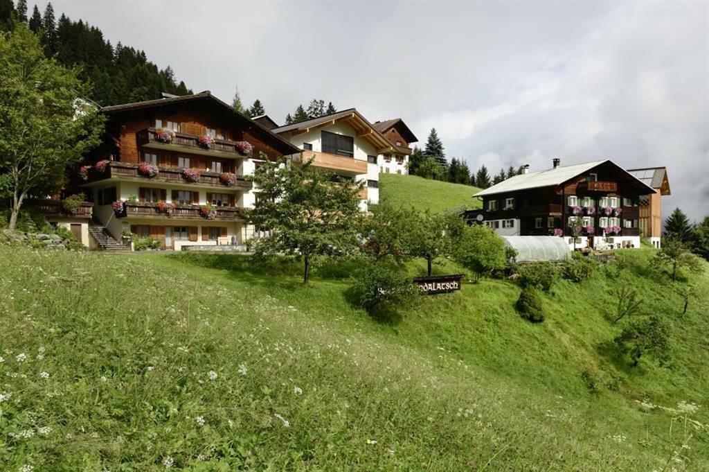 Bed and Breakfast Berghof Gundalatsch Гашум Экстерьер фото